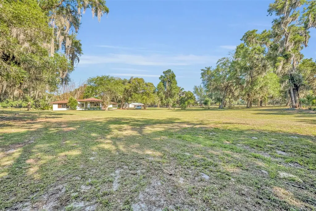 495 1st Street Geneva FL 32732