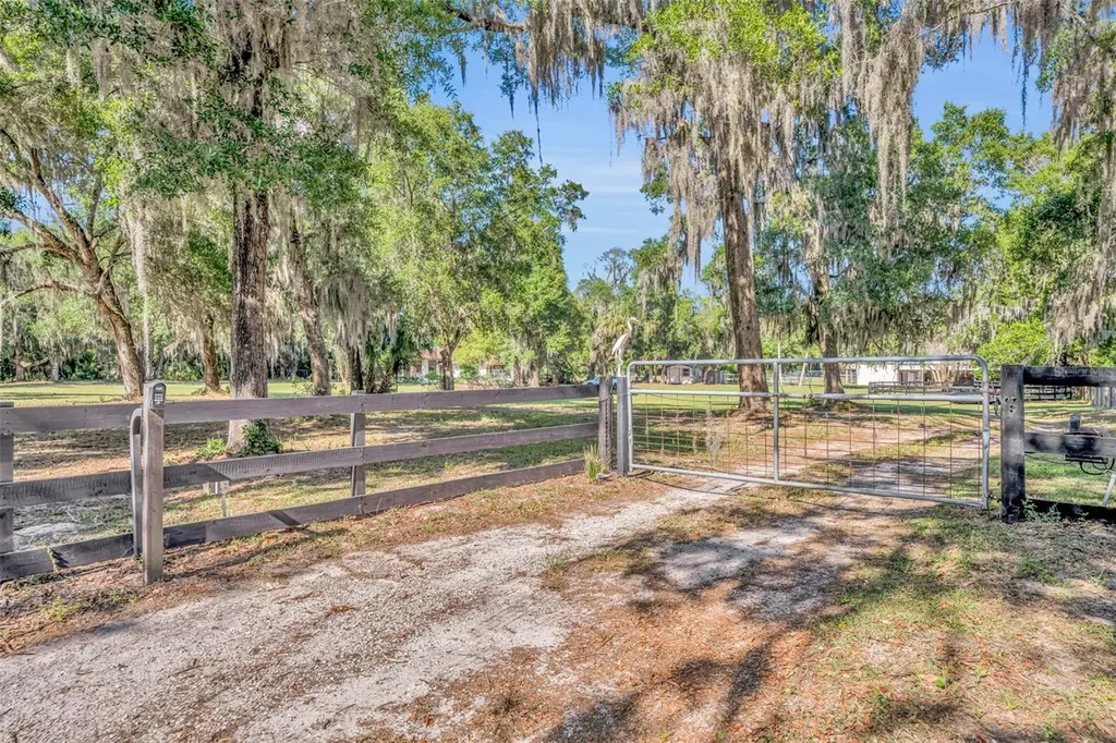 495 1st Street Geneva FL 32732