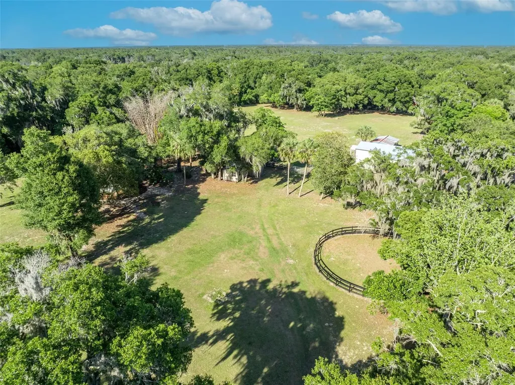 495 1st Street Geneva FL 32732