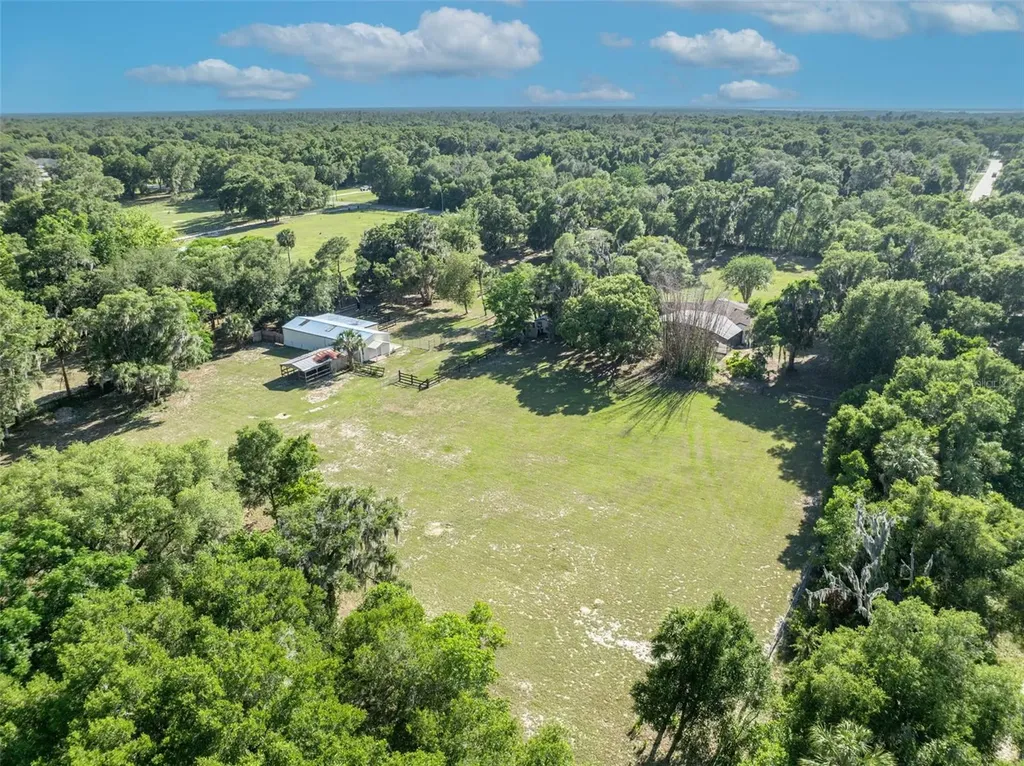 495 1st Street Geneva FL 32732