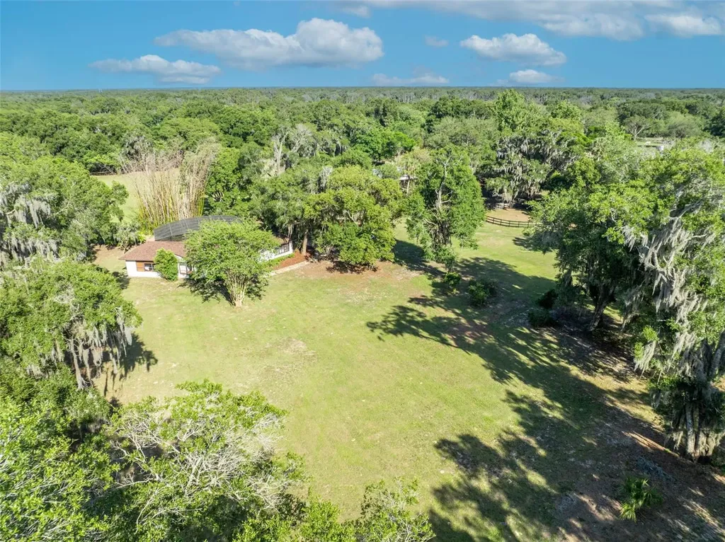 495 1st Street Geneva FL 32732