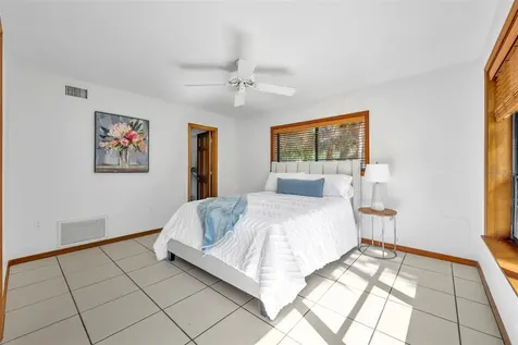 495 1st Street Geneva FL 32732