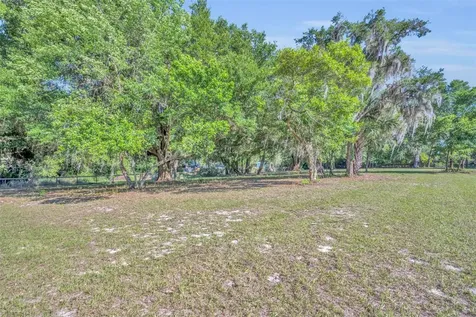 495 1st Street Geneva FL 32732