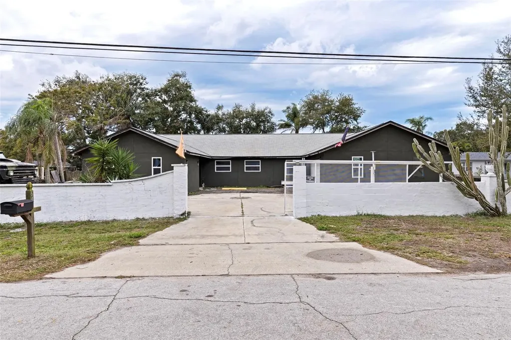 649 16th Street NW Largo FL 33770