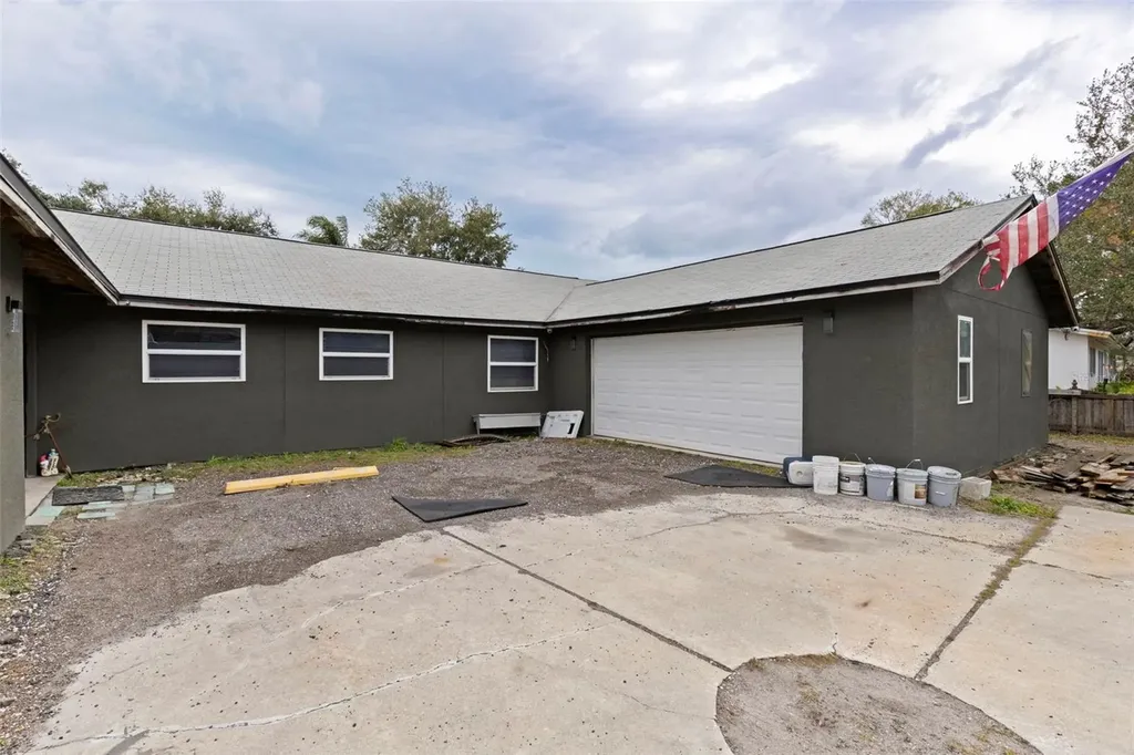 649 16th Street NW Largo FL 33770