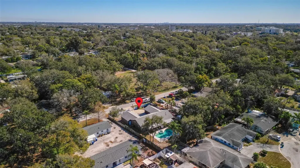 649 16th Street NW Largo FL 33770