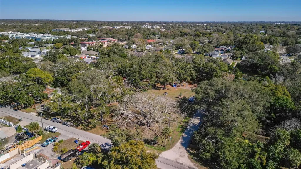 649 16th Street NW Largo FL 33770