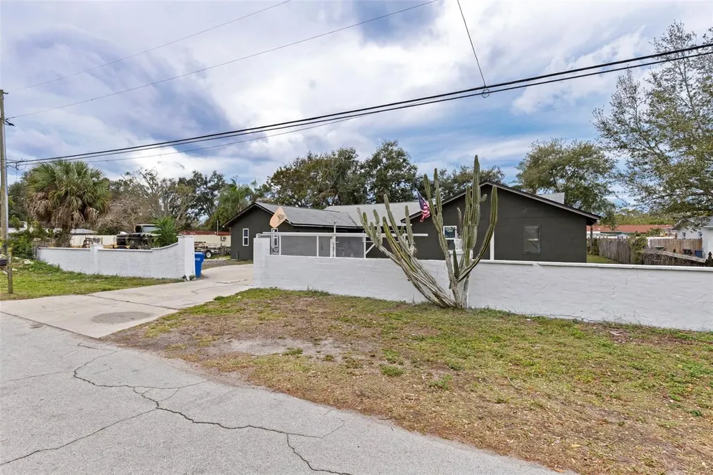 649 16th Street NW Largo FL 33770