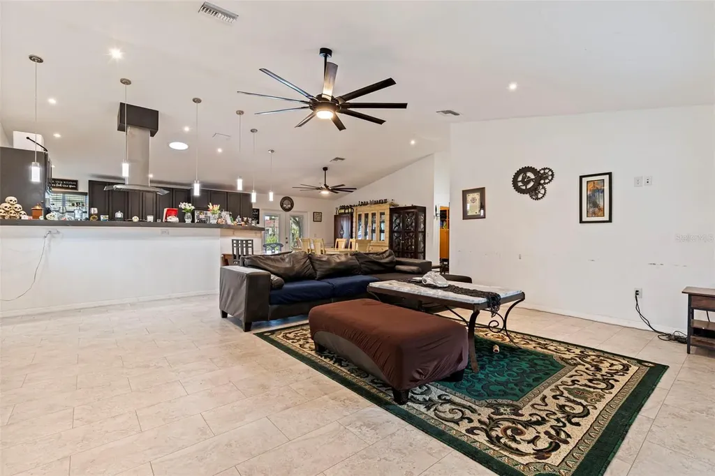 649 16th Street NW Largo FL 33770
