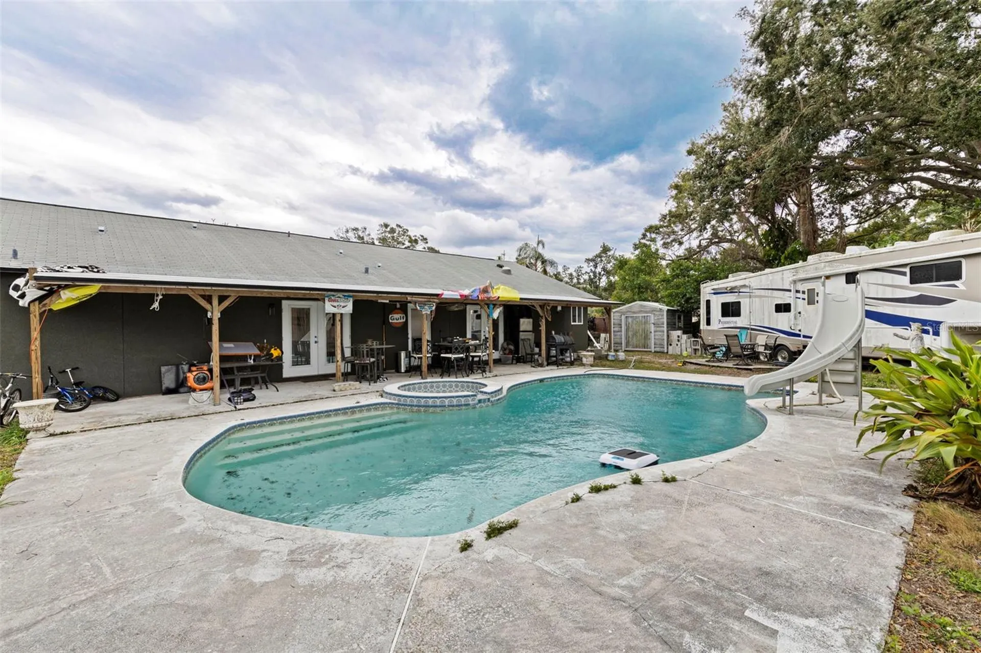 649 16th Street NW Largo FL 33770