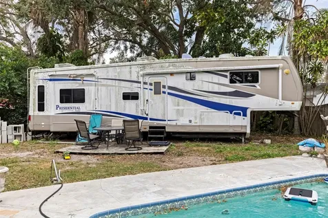 649 16th Street NW Largo FL 33770