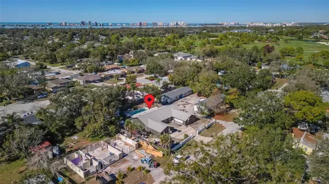 649 16th Street NW Largo FL 33770