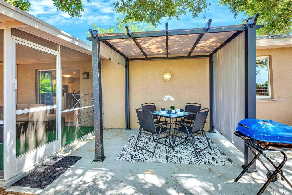 2757 Feiffer Circle Sarasota FL 34235