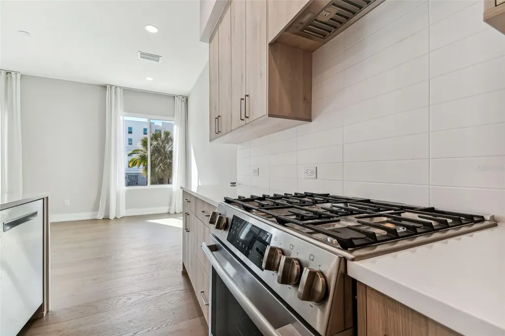 370 6th Street S St Petersburg FL 33701