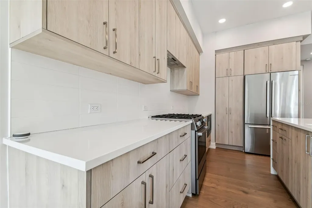 370 6th Street S St Petersburg FL 33701