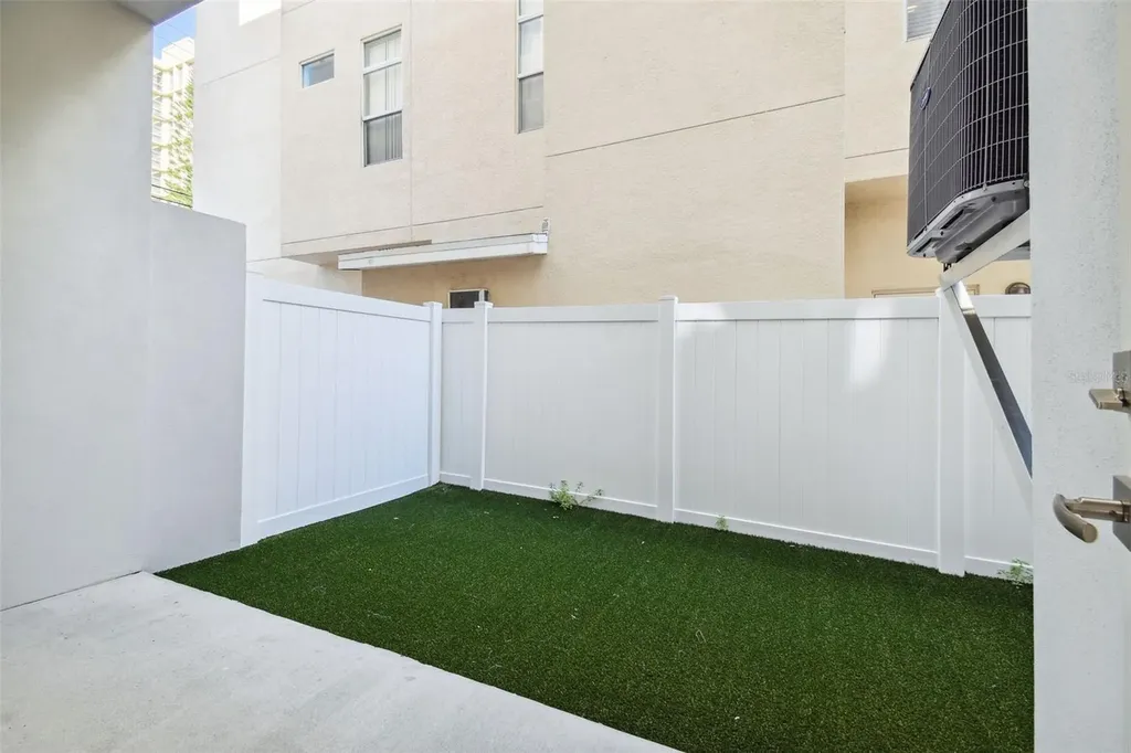 370 6th Street S St Petersburg FL 33701