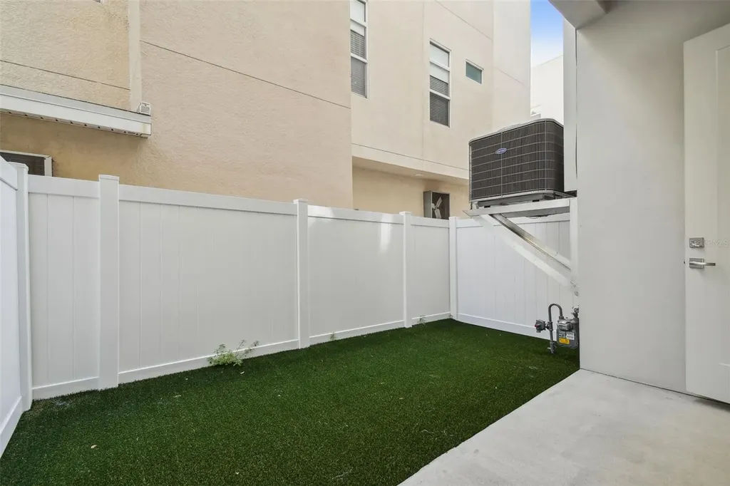 370 6th Street S St Petersburg FL 33701