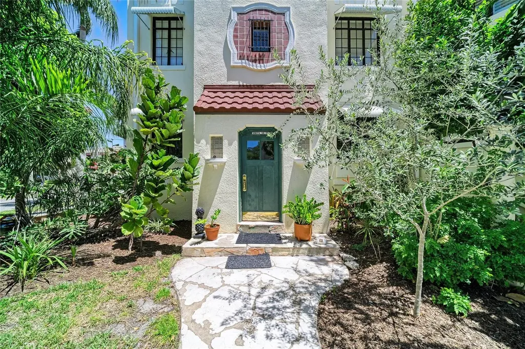 210 N 17th Street W Bradenton FL 34205