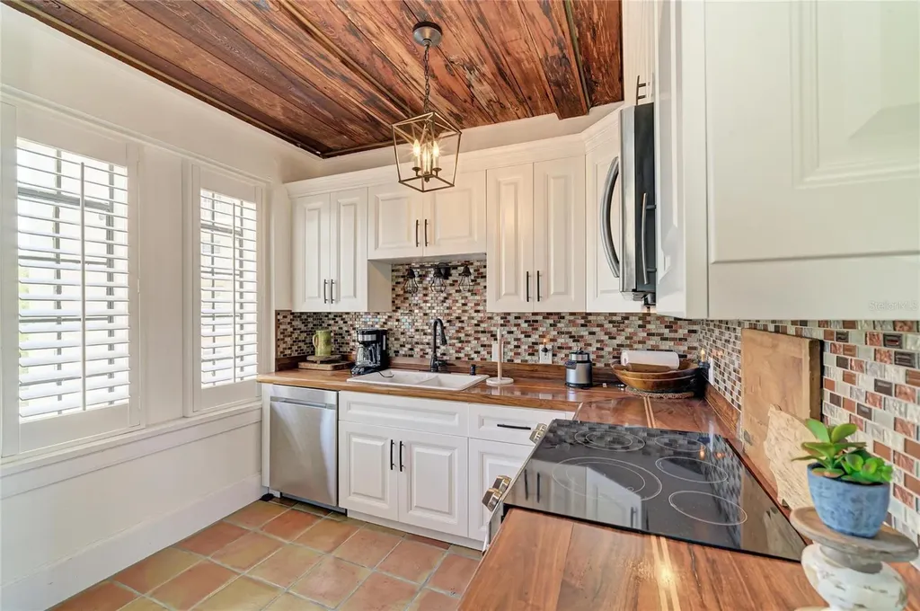 210 N 17th Street W Bradenton FL 34205