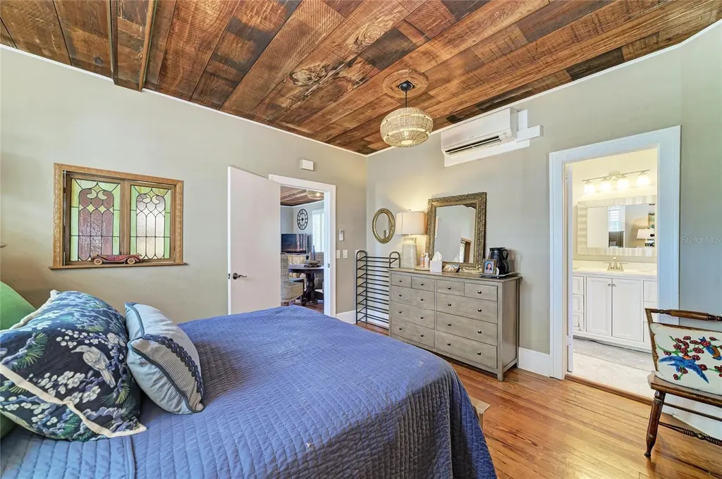 210 N 17th Street W Bradenton FL 34205