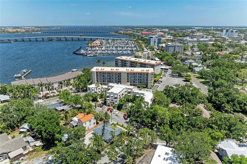 210 N 17th Street W Bradenton FL 34205