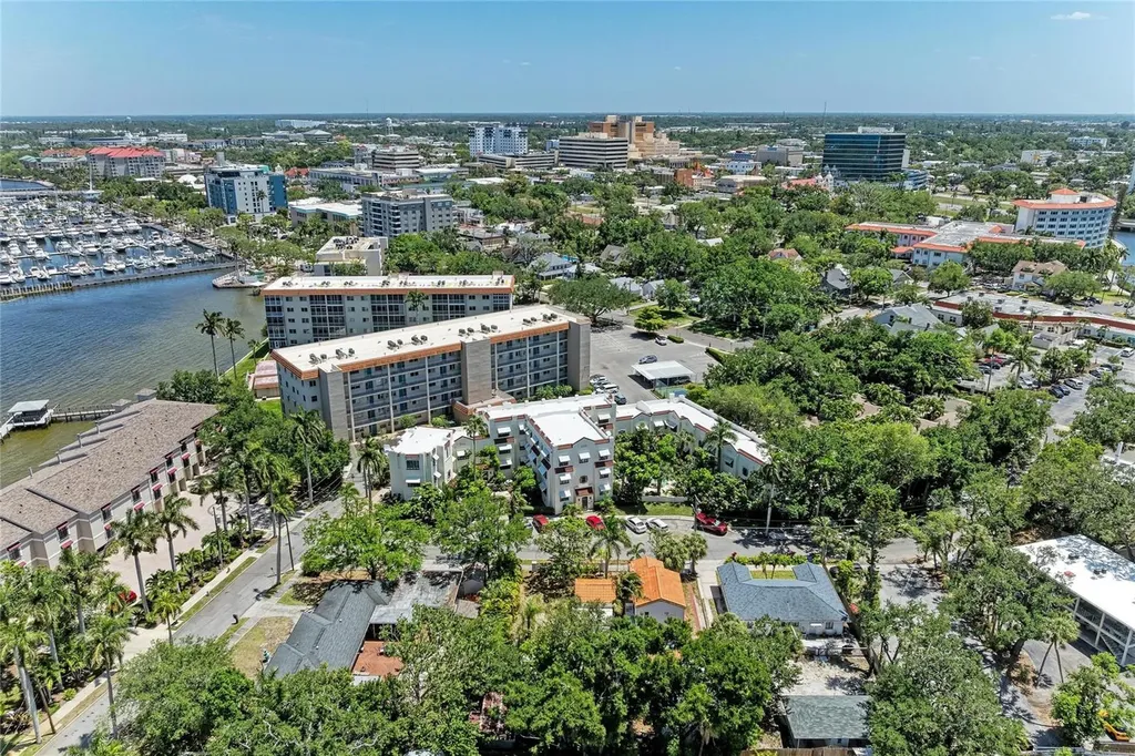 210 N 17th Street W Bradenton FL 34205
