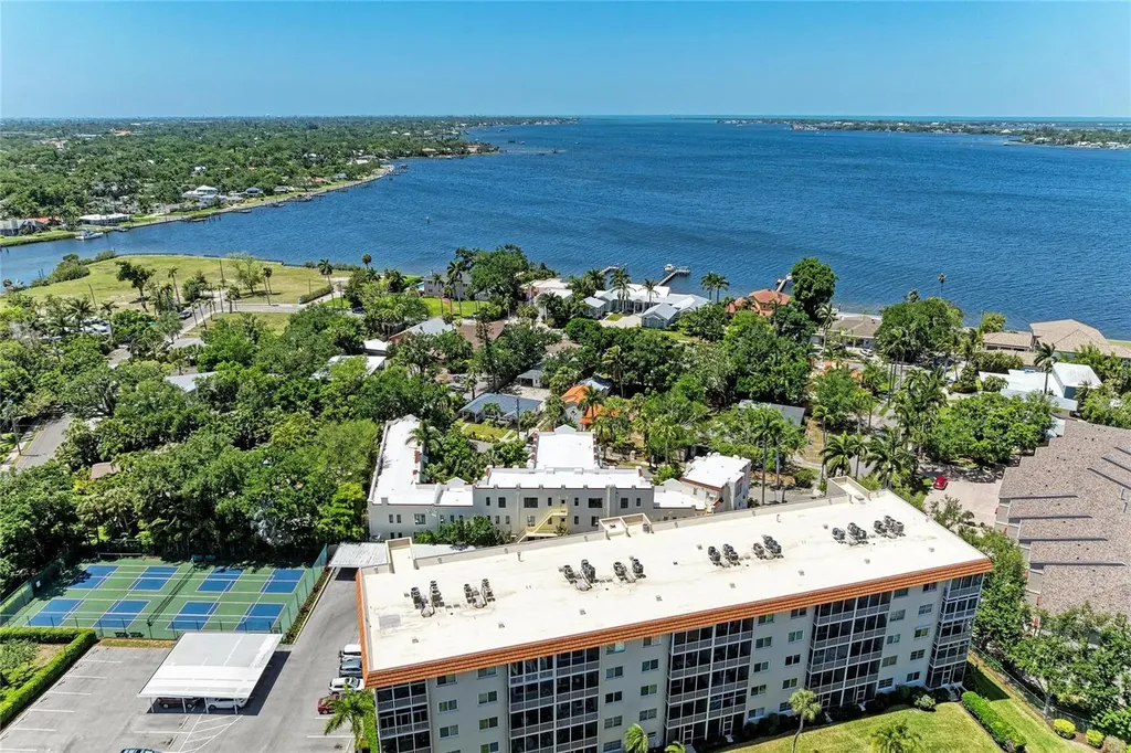 210 N 17th Street W Bradenton FL 34205