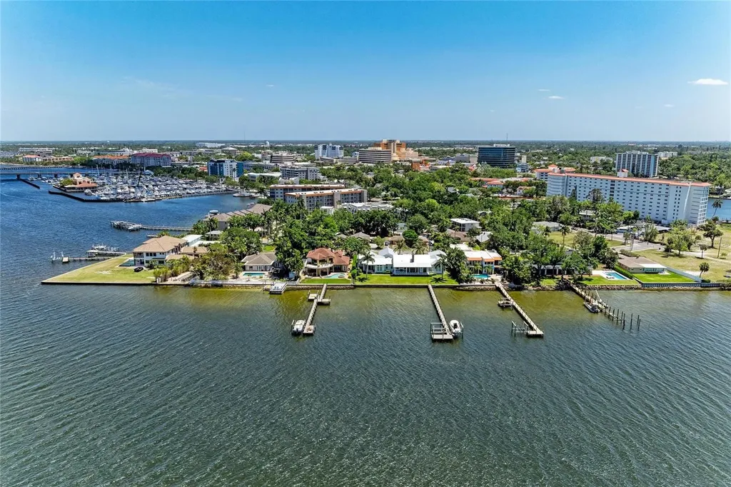 210 N 17th Street W Bradenton FL 34205