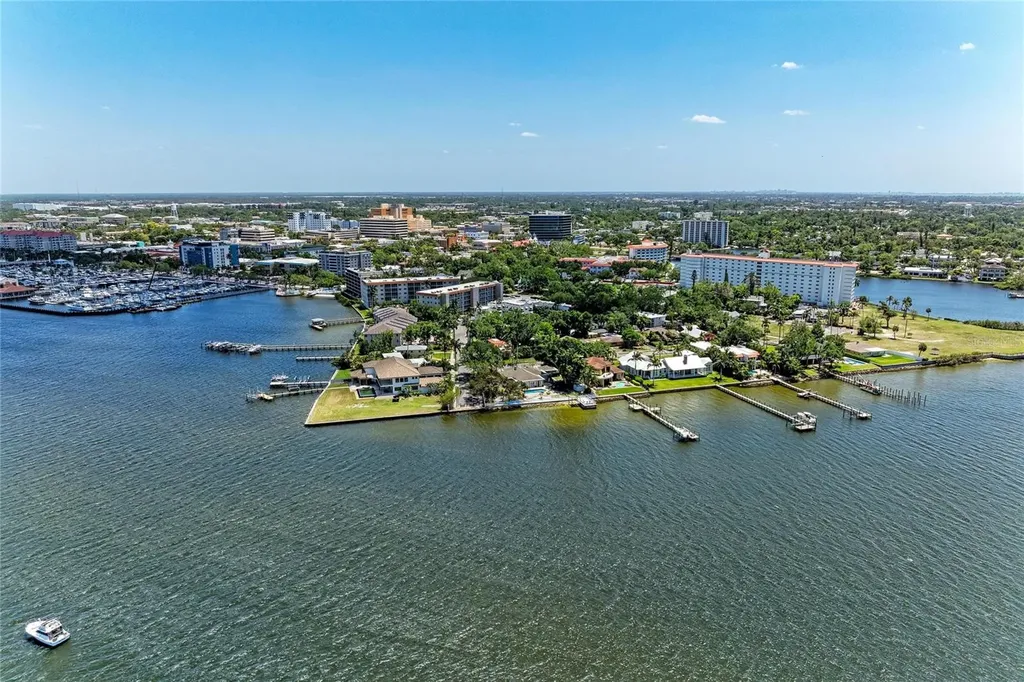 210 N 17th Street W Bradenton FL 34205