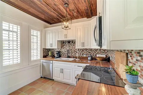 210 N 17th Street W Bradenton FL 34205