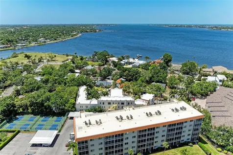 210 N 17th Street W Bradenton FL 34205