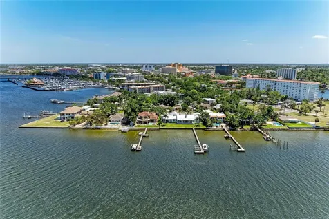 210 N 17th Street W Bradenton FL 34205