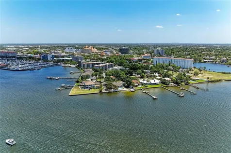 210 N 17th Street W Bradenton FL 34205
