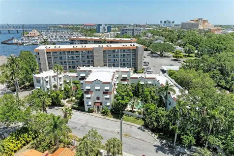 210 N 17th Street W Bradenton FL 34205