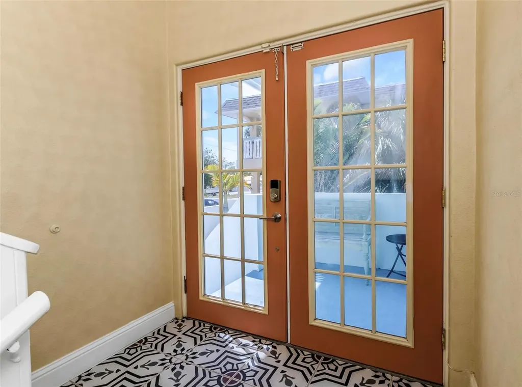 2921 Dupont Street S Gulfport FL 33707