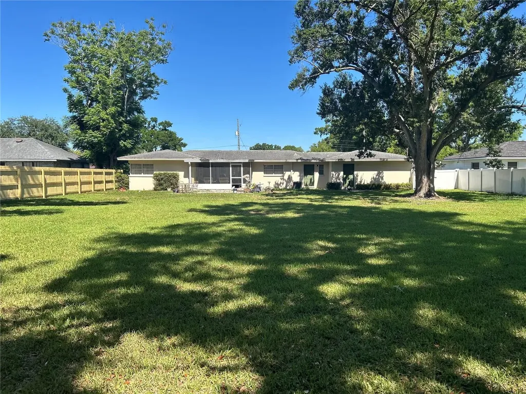 1507 Meadowridge Drive Valrico FL 33596