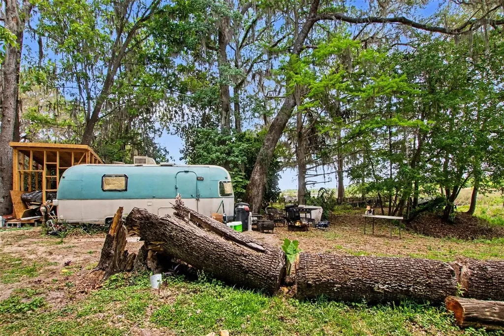 8955 S Lakeshore Drive Floral City FL 34436