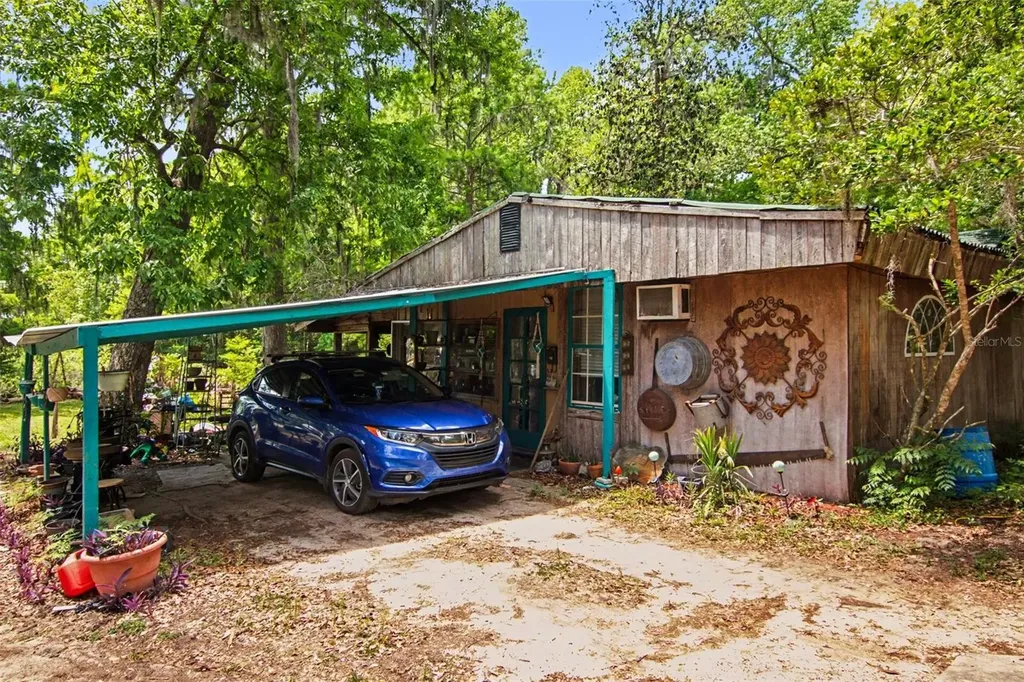 8955 S Lakeshore Drive Floral City FL 34436