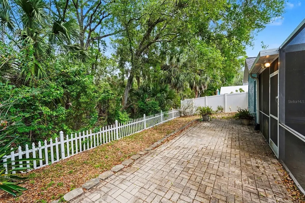 447 Dixie Highway Tarpon Springs FL 34689