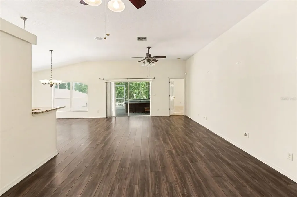 447 Dixie Highway Tarpon Springs FL 34689