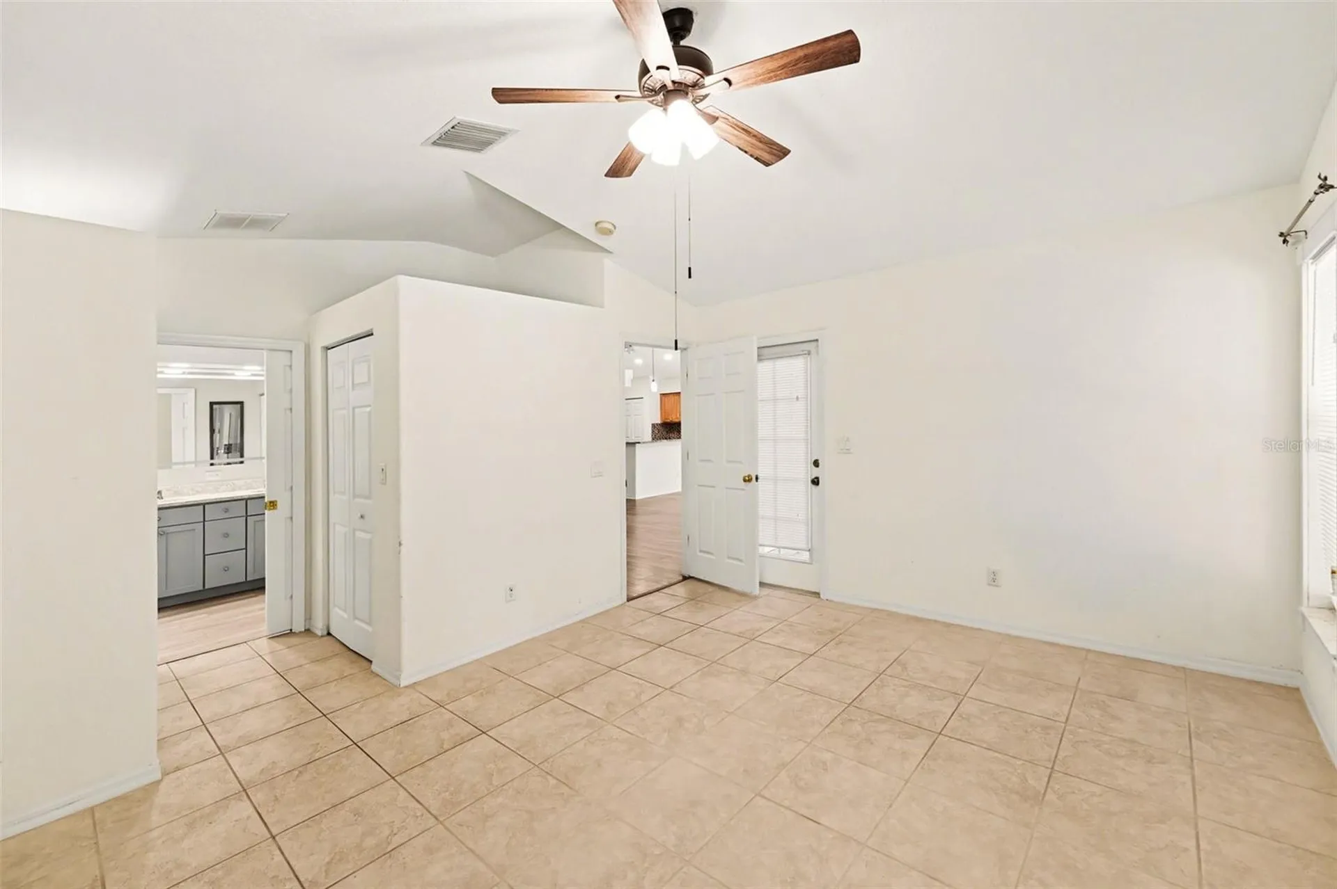 447 Dixie Highway Tarpon Springs FL 34689