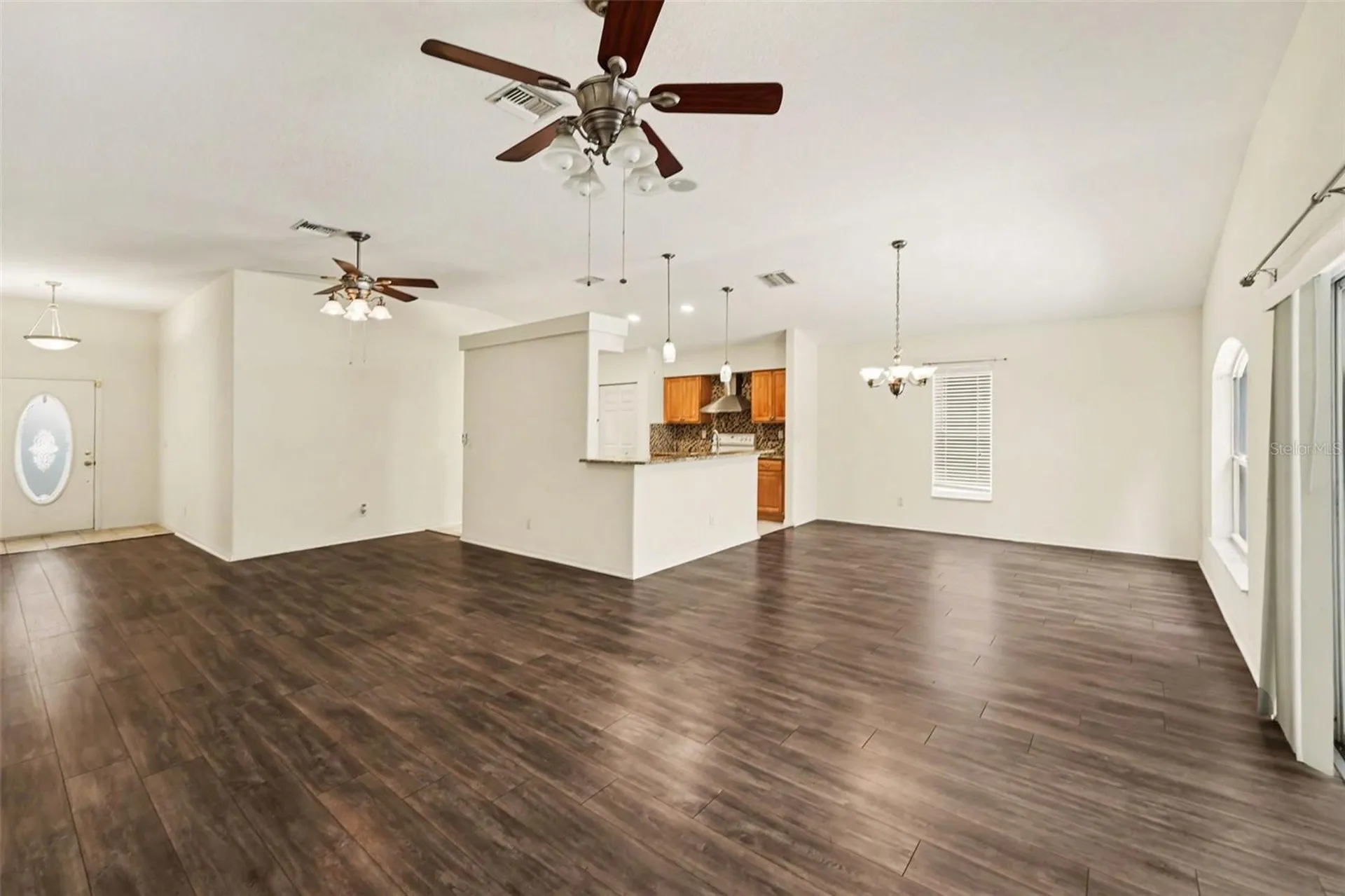 447 Dixie Highway Tarpon Springs FL 34689