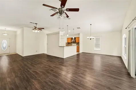 447 Dixie Highway Tarpon Springs FL 34689