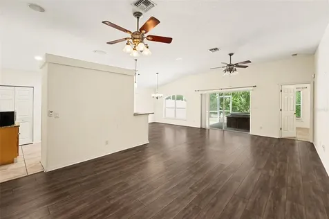 447 Dixie Highway Tarpon Springs FL 34689