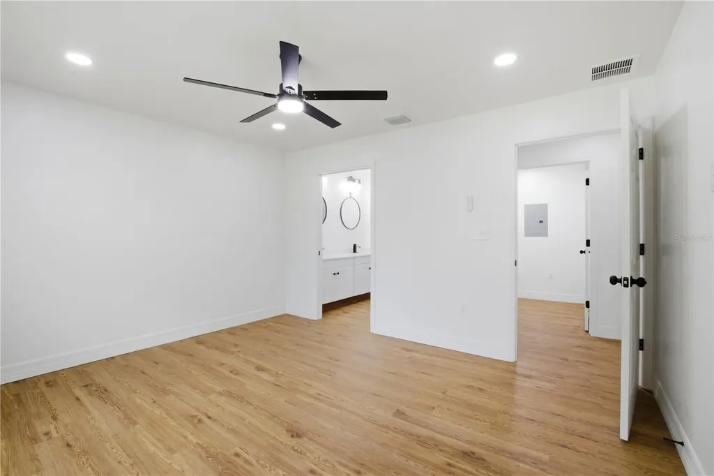 124 Guava Terrace Ocklawaha FL 32179