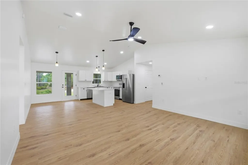 124 Guava Terrace Ocklawaha FL 32179