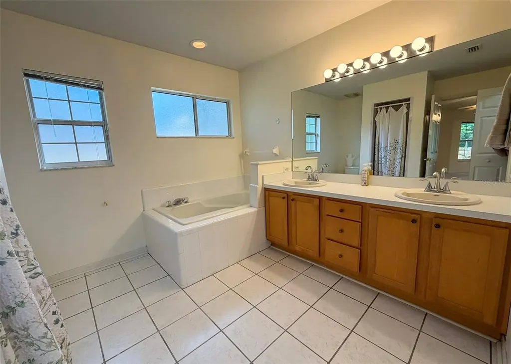 9232 NW 17th Place Gainesville FL 32606