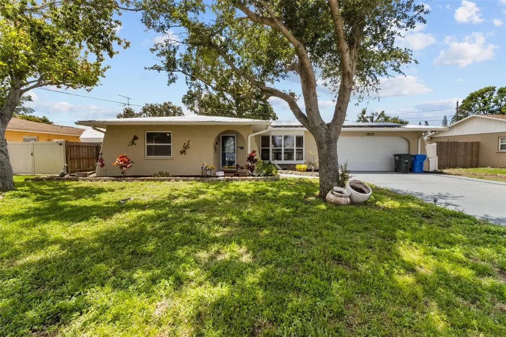 3507 Oxford Drive W Bradenton FL 34205
