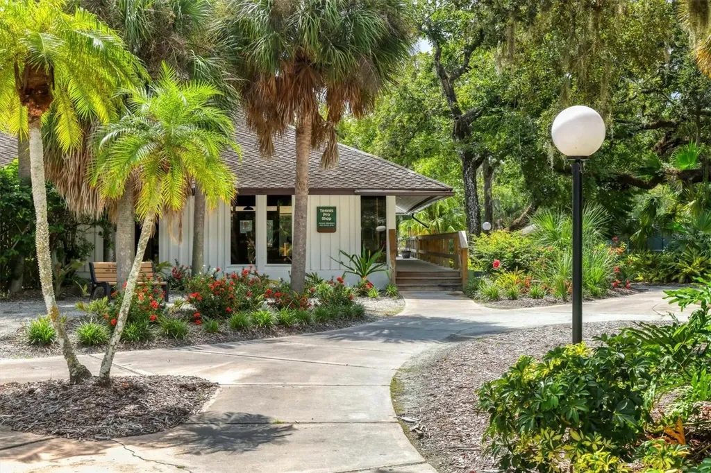 3025 Quail Hollow Sarasota FL 34235