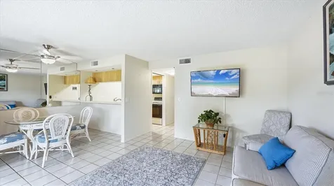 3025 Quail Hollow Sarasota FL 34235